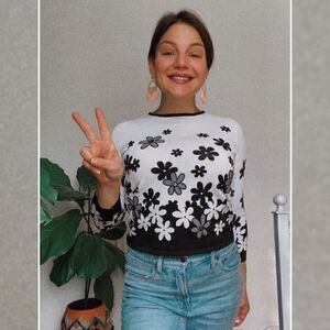 Alfred Dunner Floral Mod 60s style sweater flower power